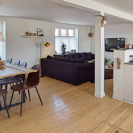 度假居 6 Person Holiday In