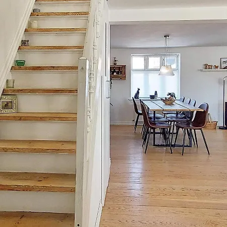 度假居 6 Person Holiday In *