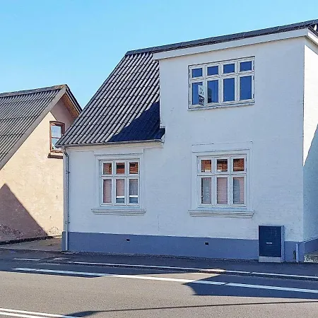 6 Person Holiday In